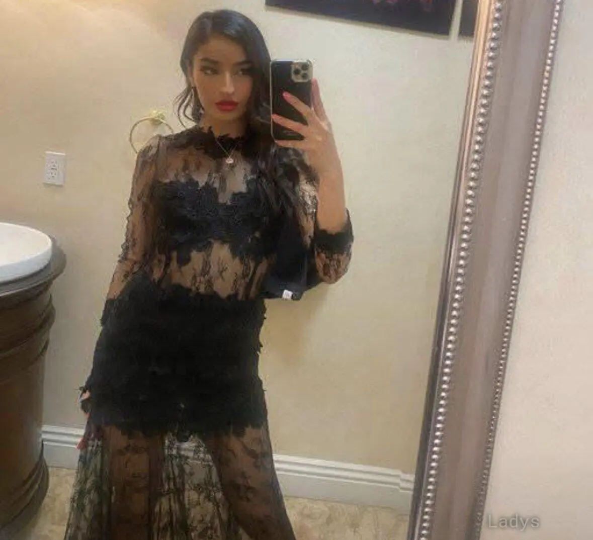 Selene, 30 years BBW escorts girl, height 177 sm, Weight  kg, backpage Abu Dhabi