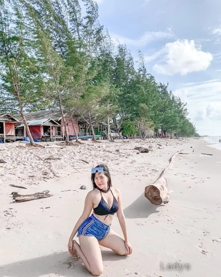 Celeste, 24 years BBW escorts girl, height 160 sm, Weight  kg, backpage Bali
