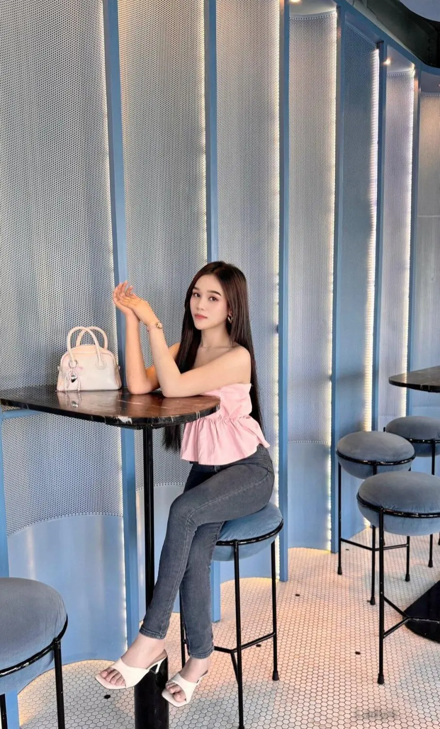 Naira, 21 years BBW escorts girl, height 160 sm, Weight  kg, backpage Bali