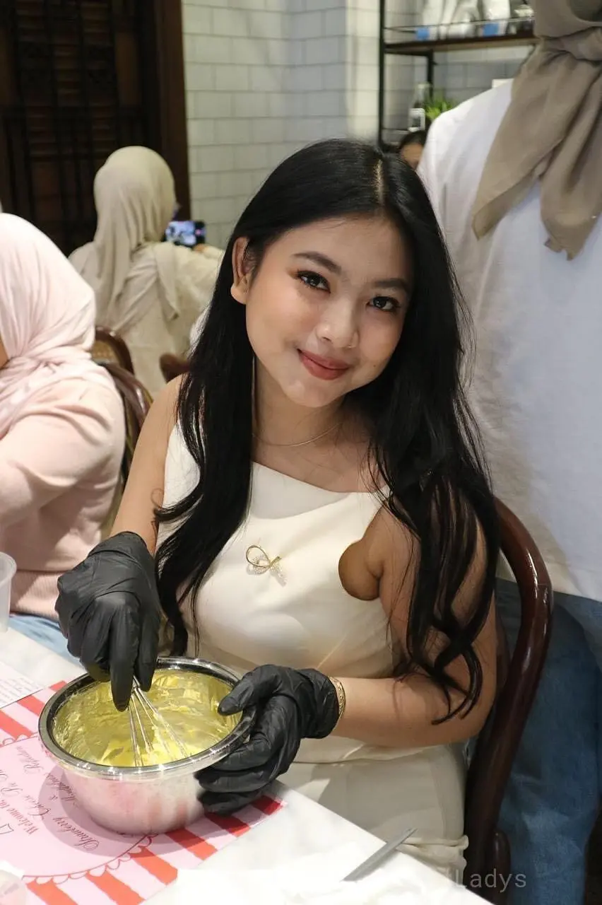 Naura, 21 years BBW escorts girl, height 158 sm, Weight kg, backpage Bali