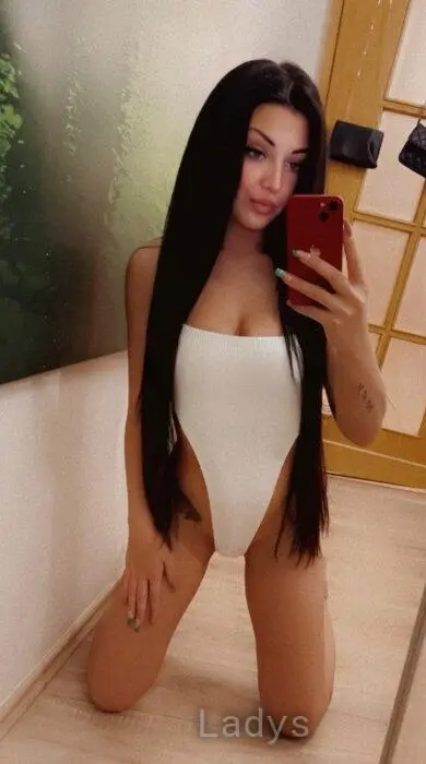 Kamilla, 22 years BBW escorts girl, height 160 sm, Weight 50 kg, backpage Budapest