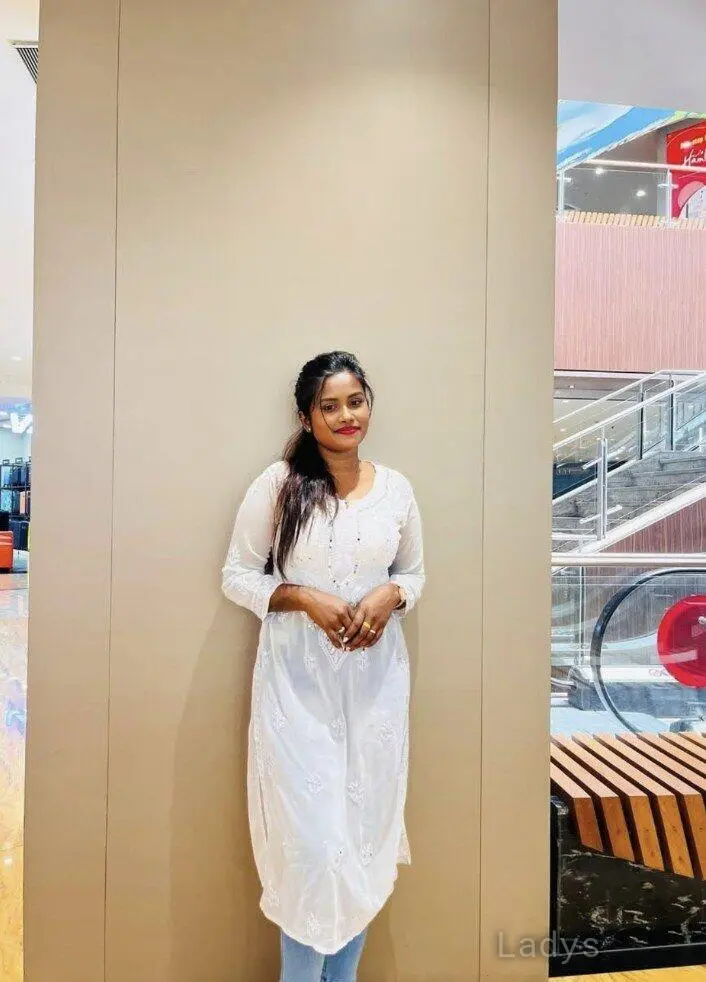 Simran, 23 years BBW escorts girl, height 160 sm, Weight  kg, backpage Chennai