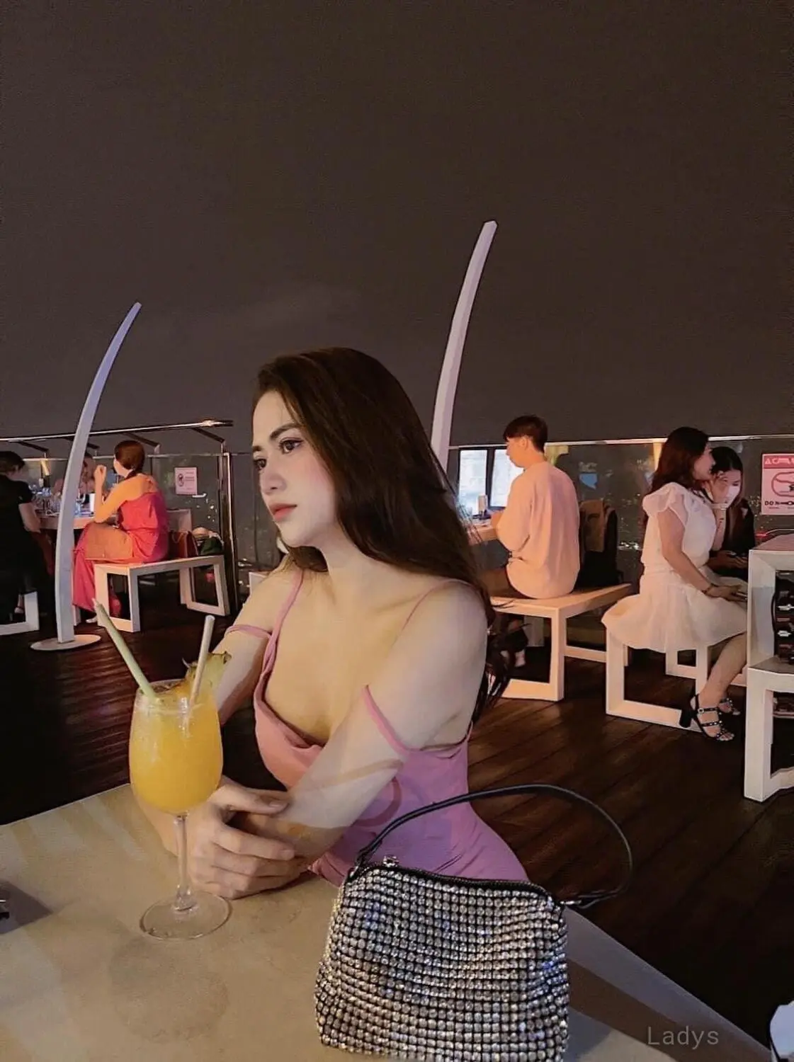 Chang, 22 years BBW escorts girl, height 170 sm, Weight  kg, backpage Da Nang