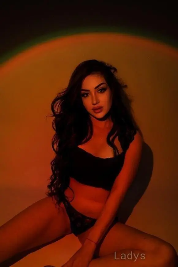Christina, 25 years BBW escorts girl, height 172 sm, Weight kg, backpage Delhi