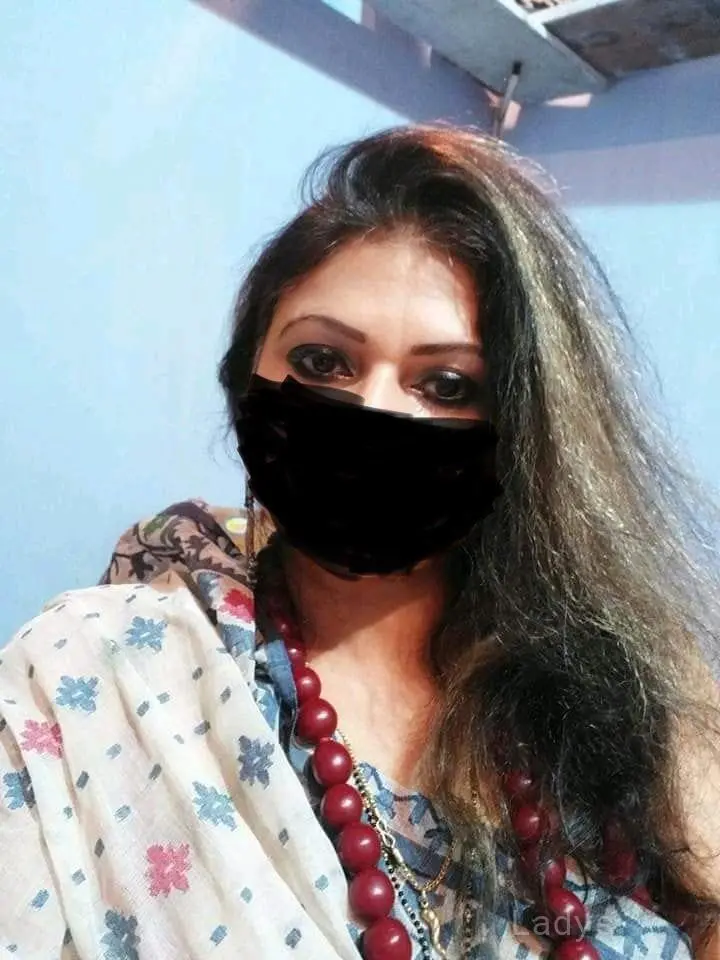 Sumita Chauhan, 35 years BBW escorts girl, height 165 sm, Weight  kg, backpage Delhi