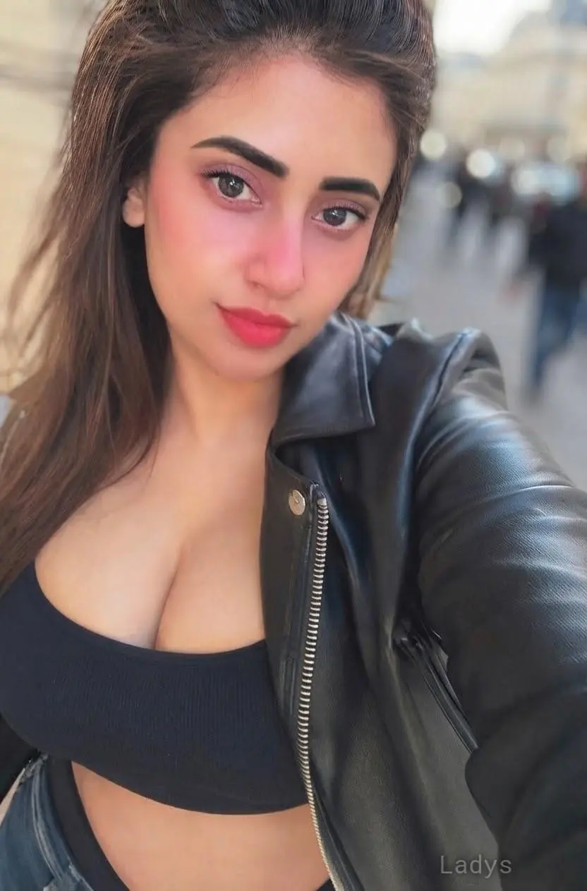 Harpeet Kaur Indian, 22 years BBW escorts girl, height 171 sm, Weight 51 kg, backpage Dubai