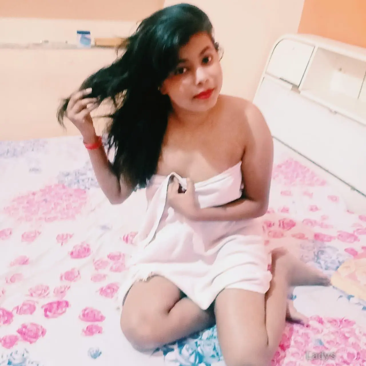 Kareena Pakistani Model, 23 years BBW escorts girl, height 167 sm, Weight kg, backpage Dubai
