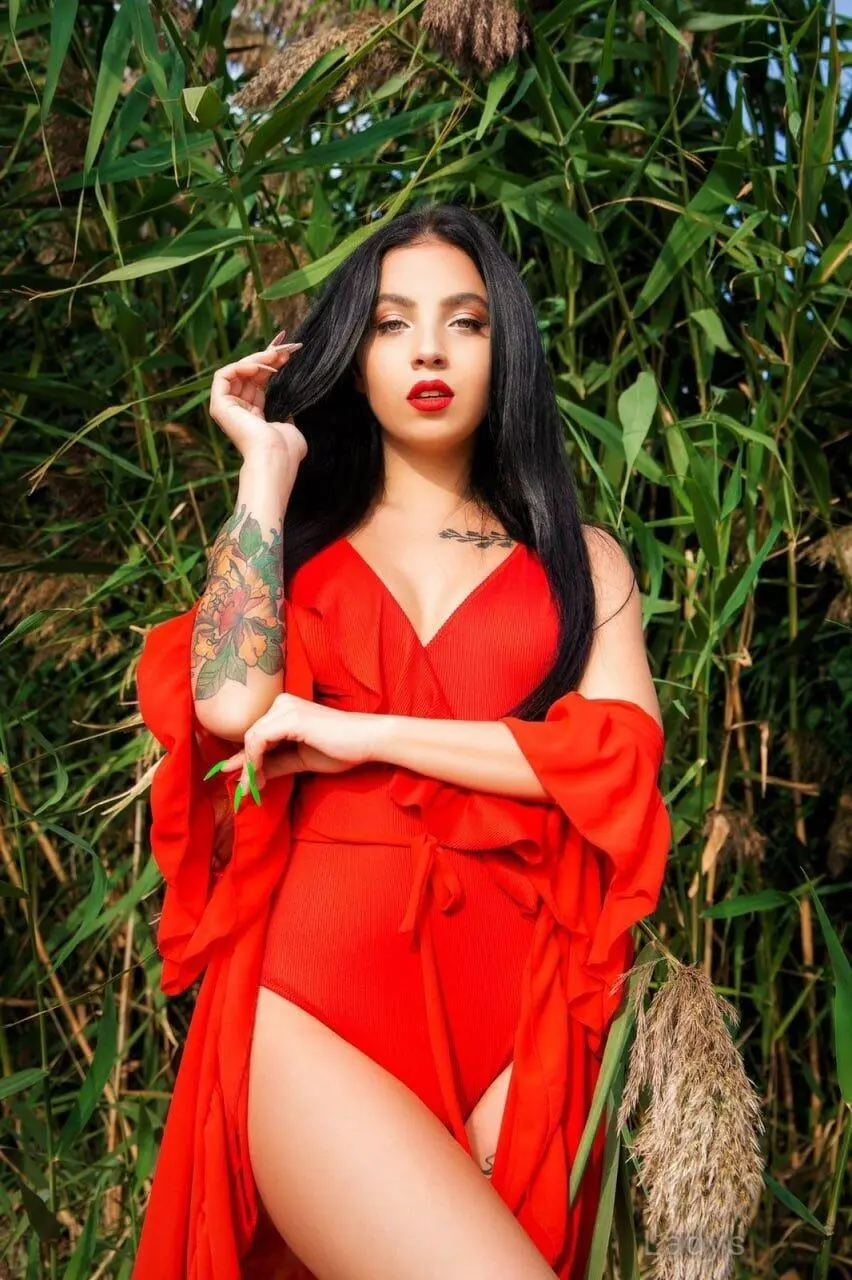 Luna, 21 years BBW escorts girl, height 172 sm, Weight  kg, backpage Dubai