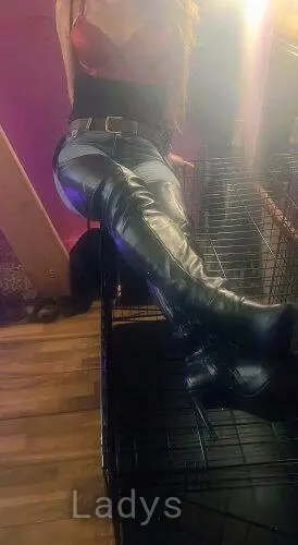 Miss Niamh O'Rourke, 40 years BBW escorts girl, height 173 sm, Weight 65 kg, backpage Galway