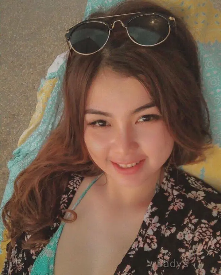 Eryana, 22 years BBW escorts girl, height 165 sm, Weight kg, backpage Jakarta