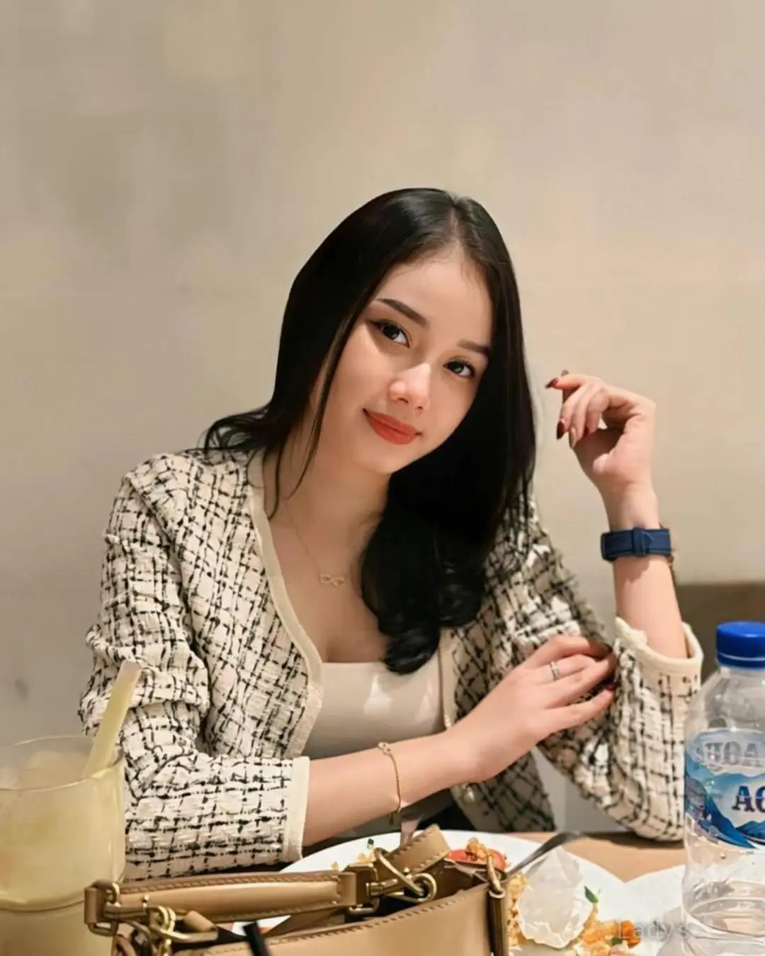 Nadia, 22 years BBW escorts girl, height 168 sm, Weight  kg, backpage Jakarta