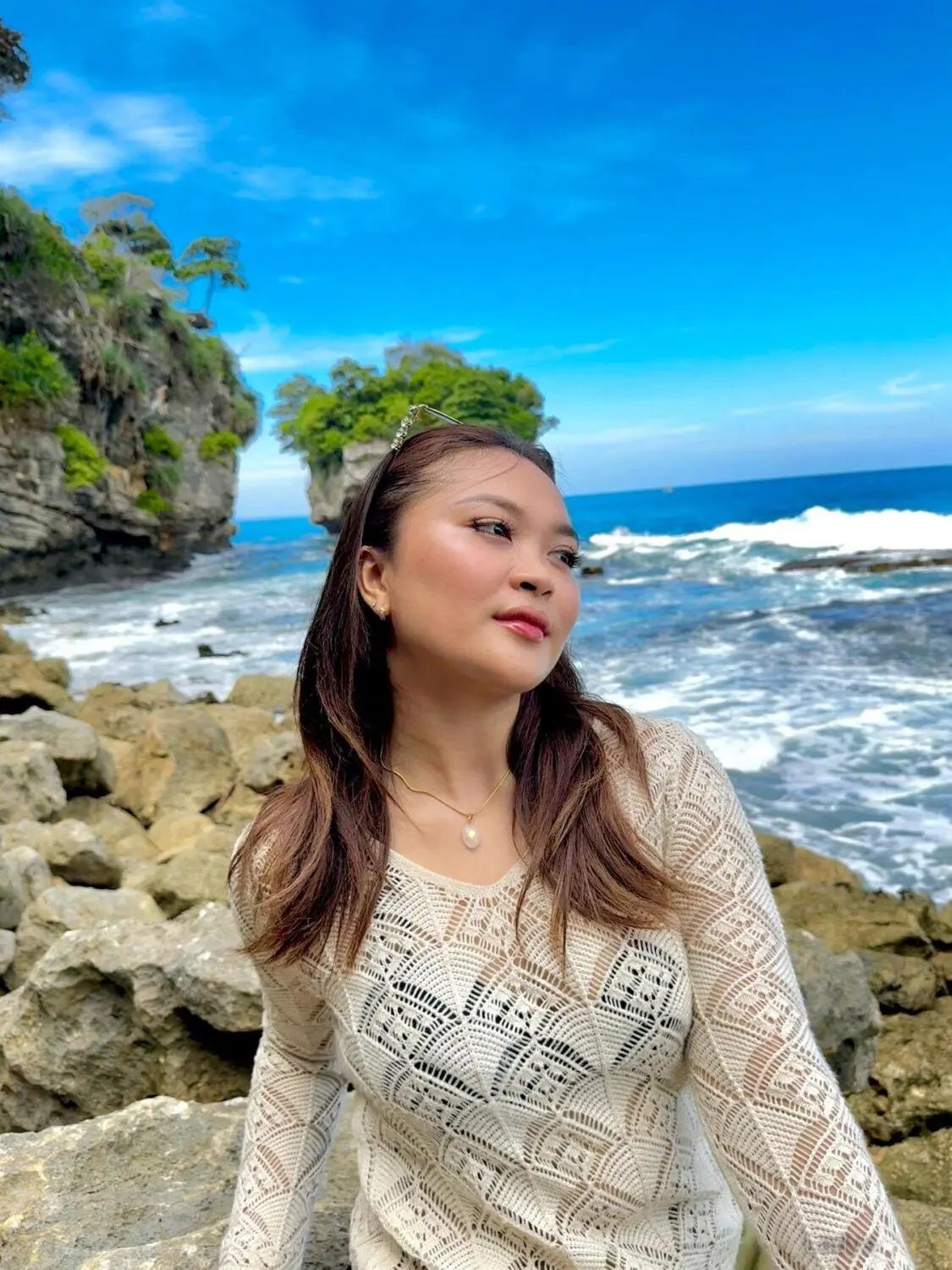 Novita, 23 years BBW escorts girl, height 168 sm, Weight  kg, backpage Jakarta