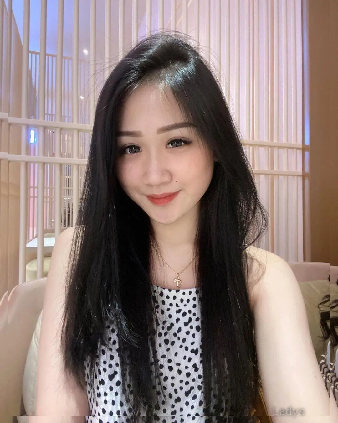 Savitri, 22 years BBW escorts girl, height 158 sm, Weight kg, backpage Jakarta