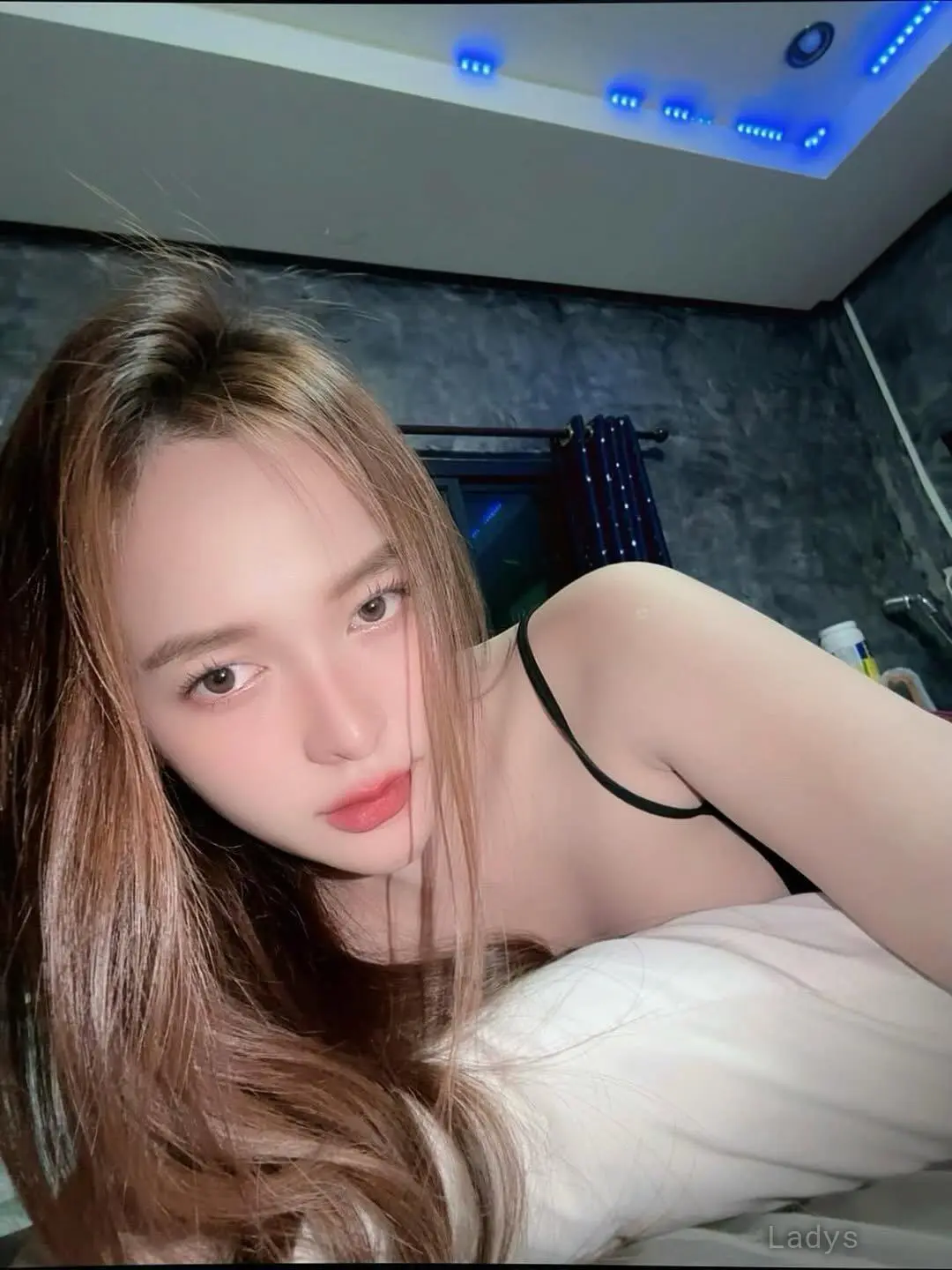 Venisha, 23 years BBW escorts girl, height 163 sm, Weight kg, backpage Jakarta