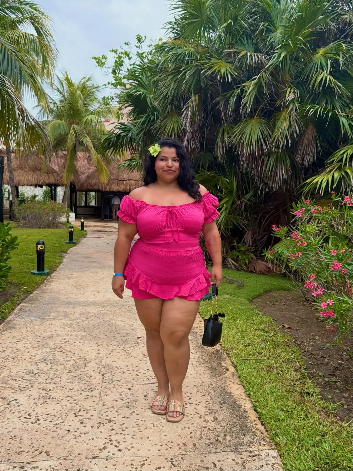 Lizsmiles11, 33 years BBW escorts girl, height 156 sm, Weight 75 kg, backpage Los Angeles