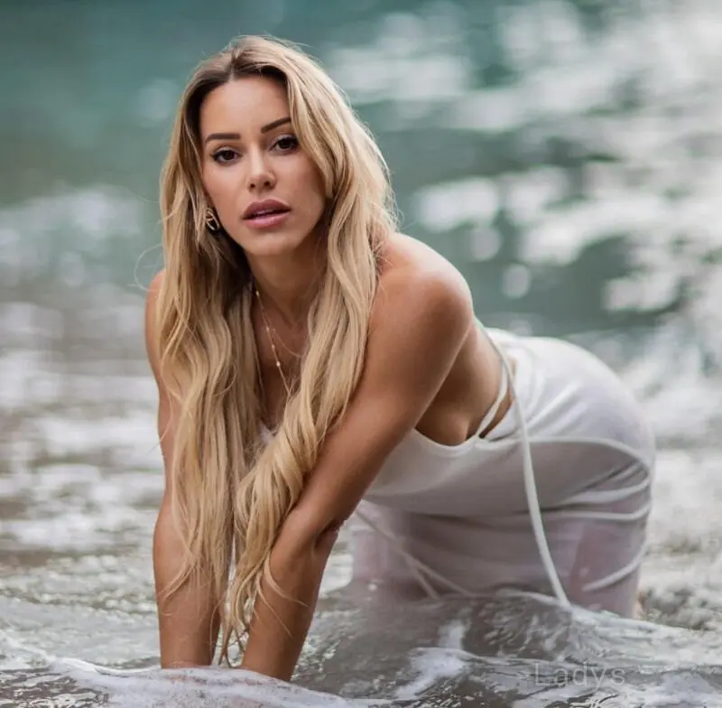 Lais, 26 years BBW escorts girl, height 165 sm, Weight 59 kg, backpage Lyon