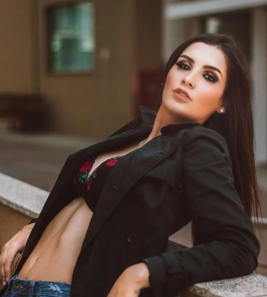 Liz, 20 years BBW escorts girl, height 172 sm, Weight  kg, backpage Madrid