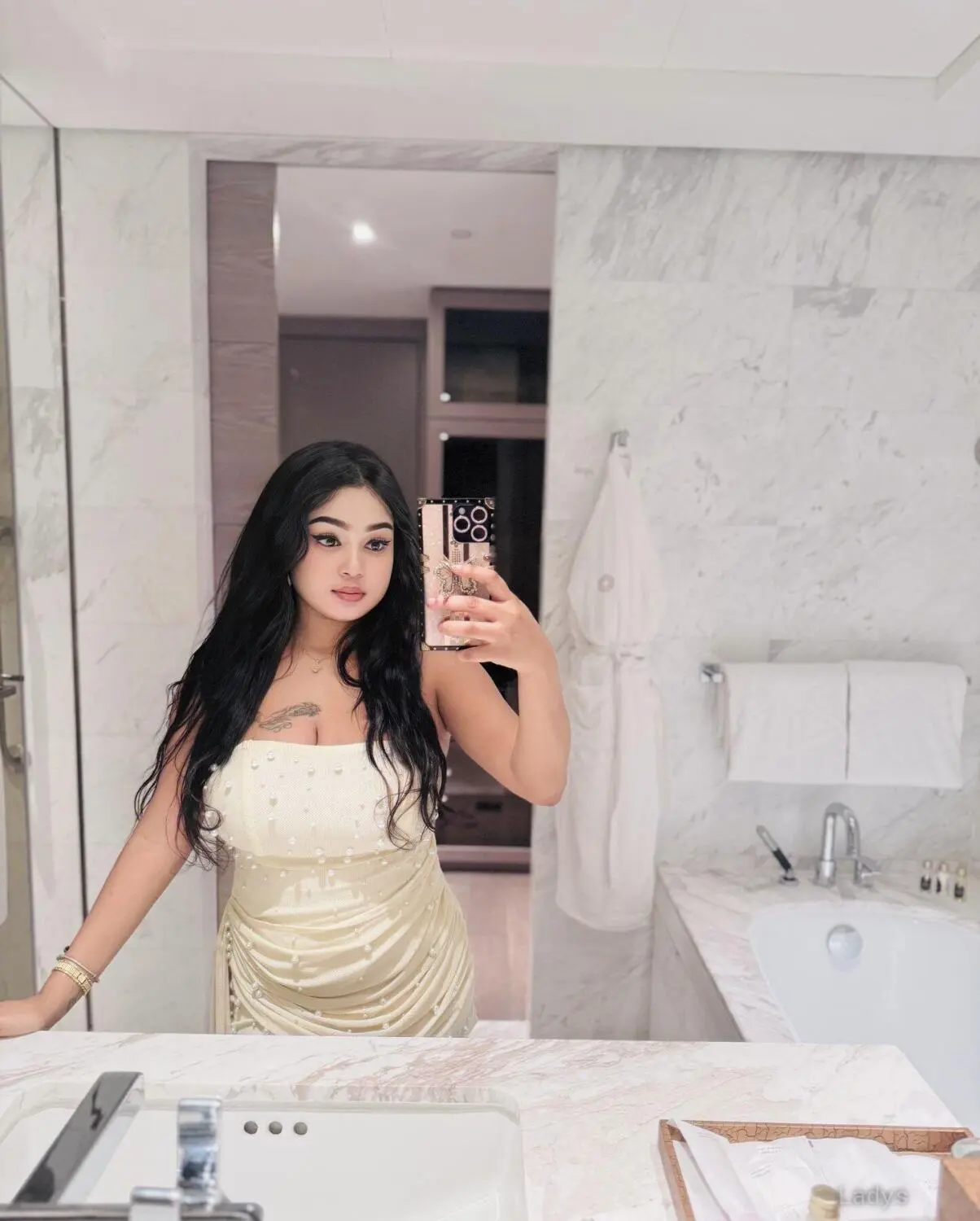 Arrisah, 23 years BBW escorts girl, height 160 sm, Weight  kg, backpage Mauritius