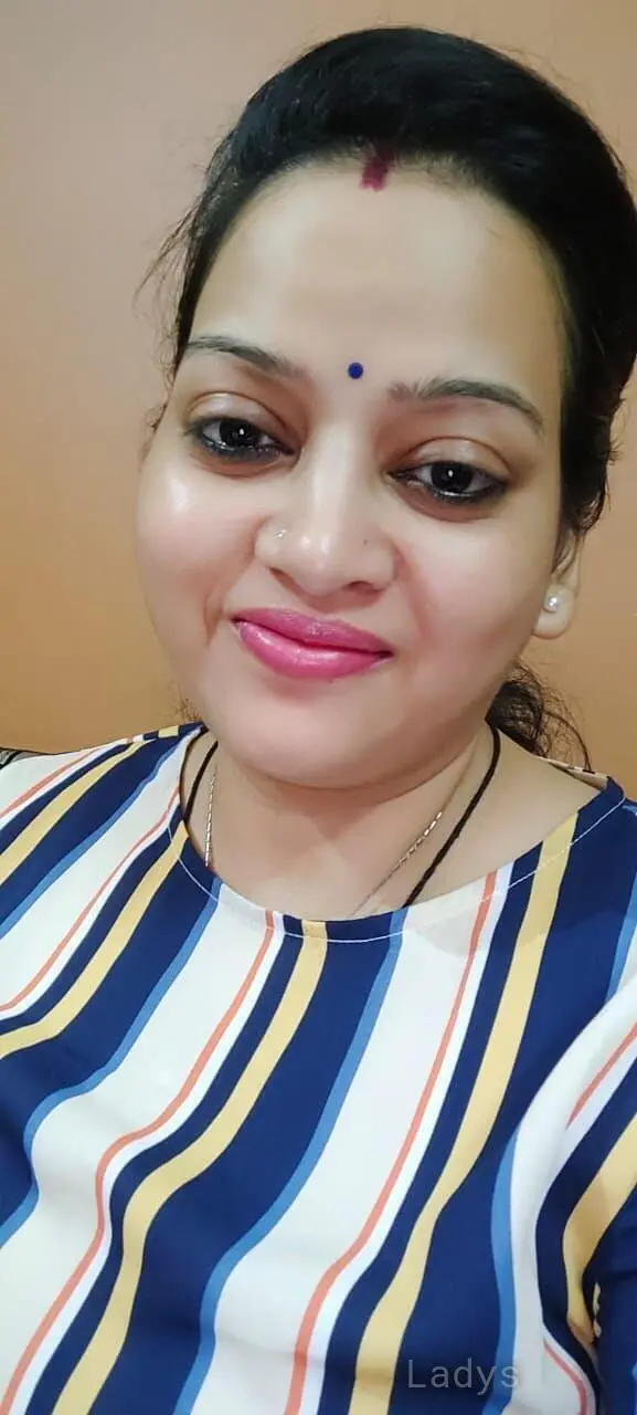 Aunty, 40 years BBW escorts girl, height 154 sm, Weight kg, backpage Noida
