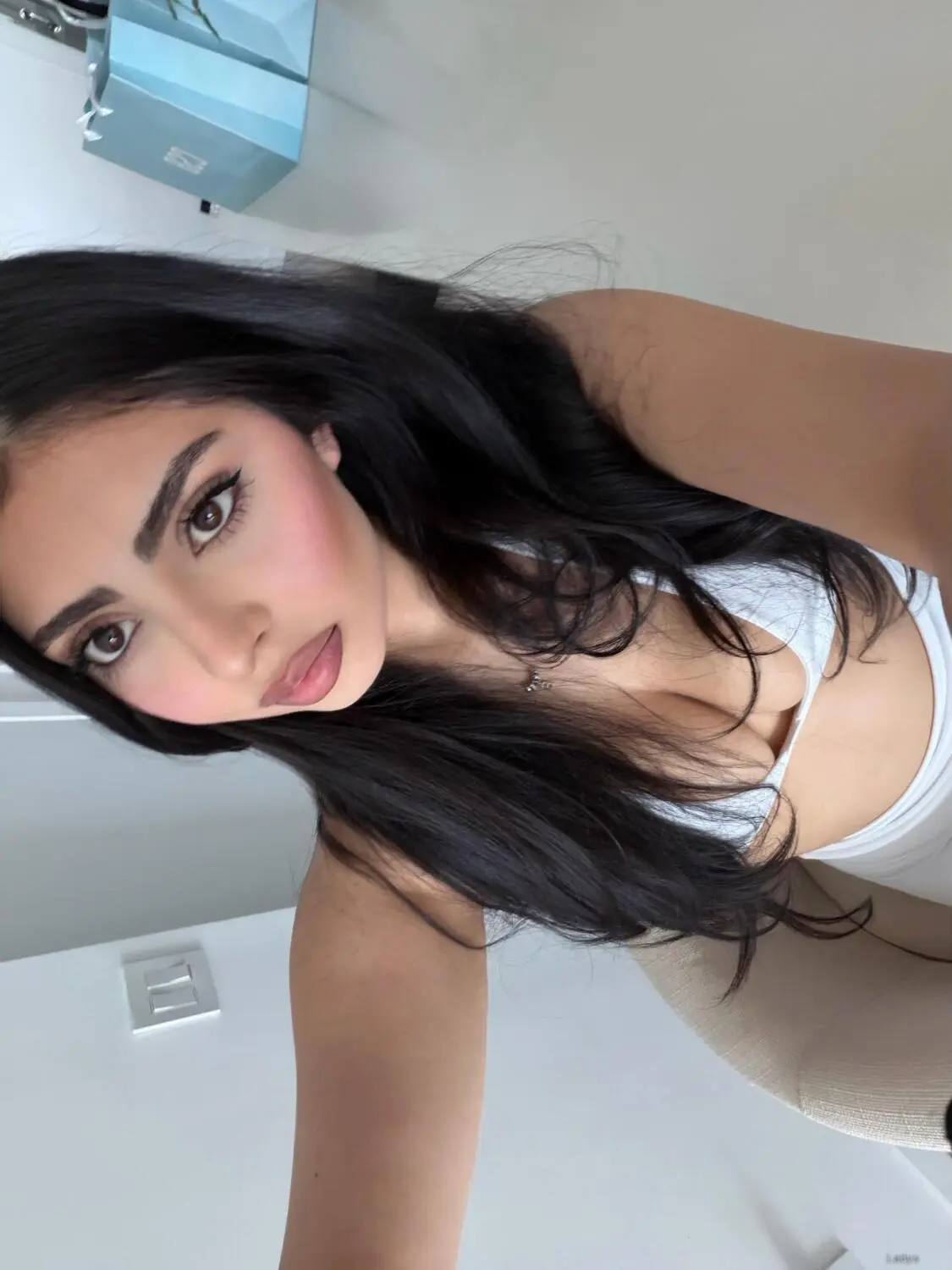 Delilah Ezra, 24 years beautiful nude Portsmouth escorts girl, height 166 sm, Weight 42 kg