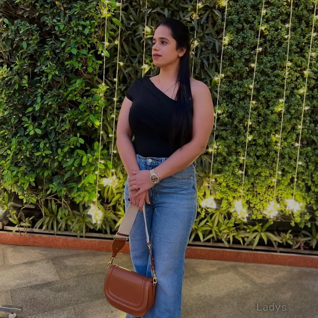 Depti, 24 years BBW escorts girl, height 176 sm, Weight  kg, backpage Ras Al Khaimah