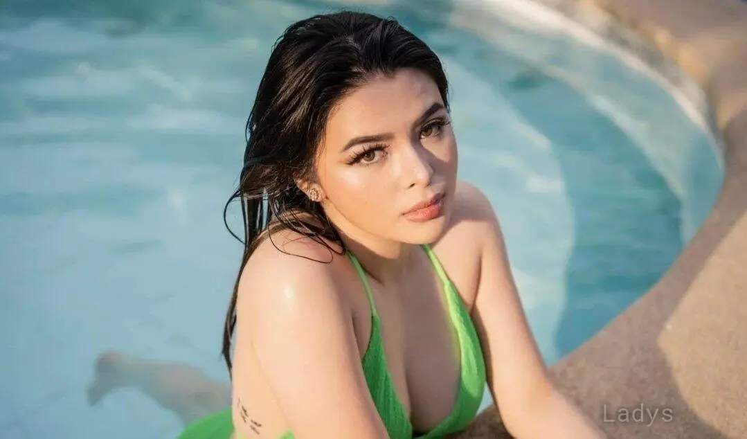 Tinah, 23 years BBW escorts girl, height 165 sm, Weight  kg, backpage Singapore