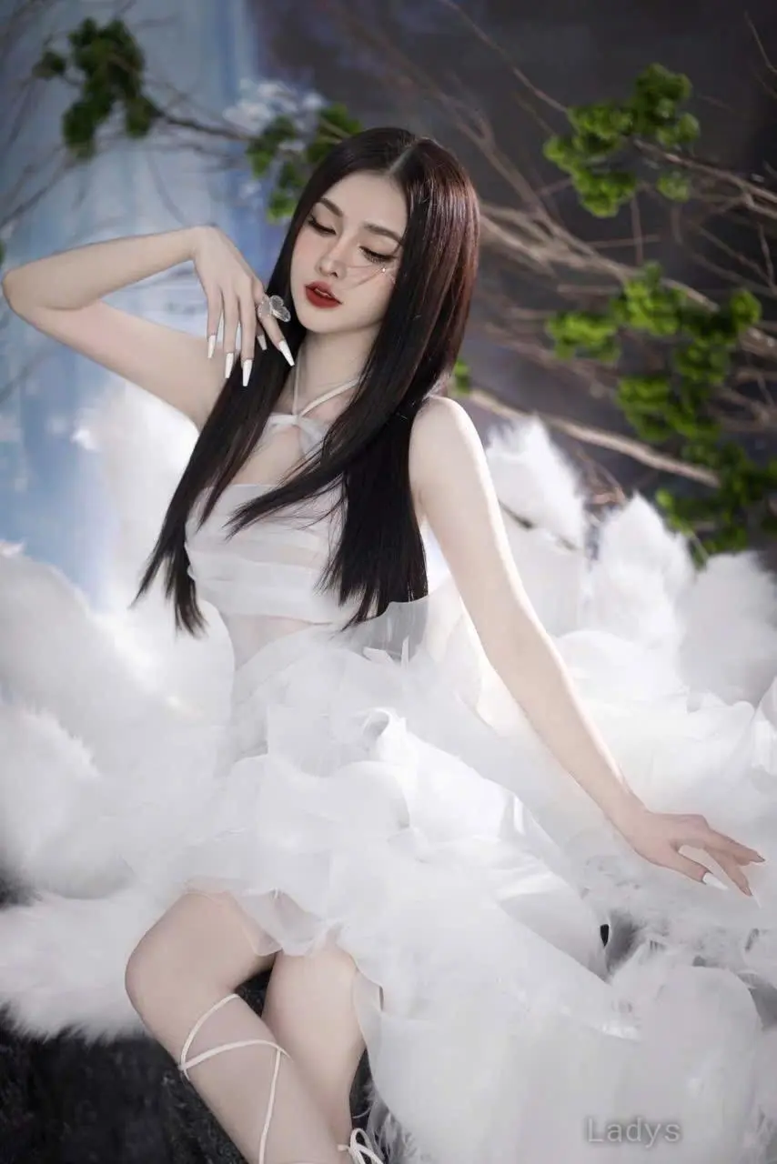 Lili, 24 years BBW escorts girl, height 165 sm, Weight  kg, backpage Tirana