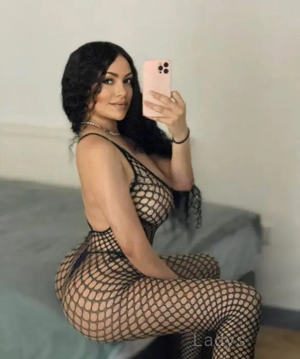 Lisa, 20 years BBW escorts girl, height 166 sm, Weight 53 kg, backpage Tirana