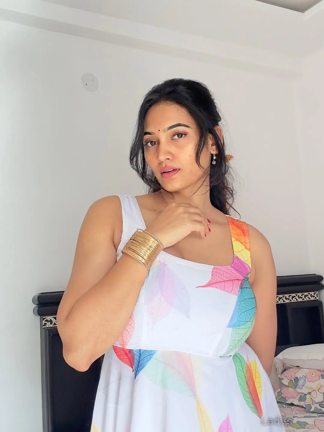 Urvashi, 22 years BBW escorts girl, height 153 sm, Weight kg, backpage Vadodara