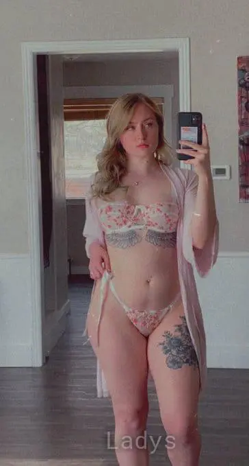Rencontre coquine inoubliable et discrèt, 29 years beautiful nude Bagnolet escorts girl, height 169 sm, Weight 53 kg