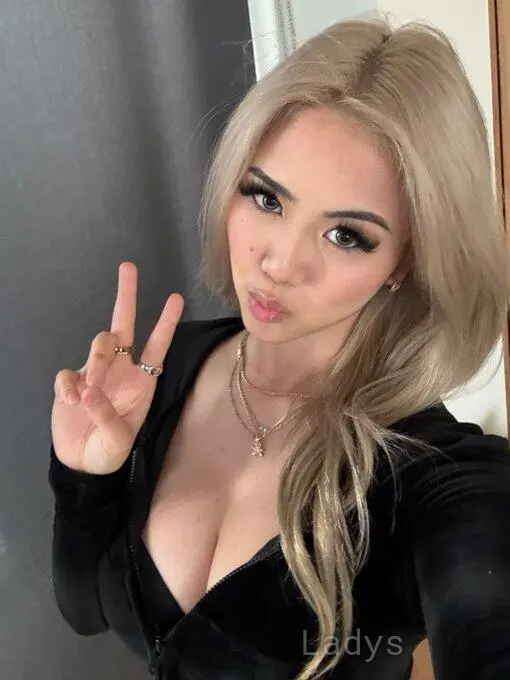 Available for hook up sex and massage, 29 years beautiful nude Bakersfield escorts girl, height 150 sm, Weight 73 kg
