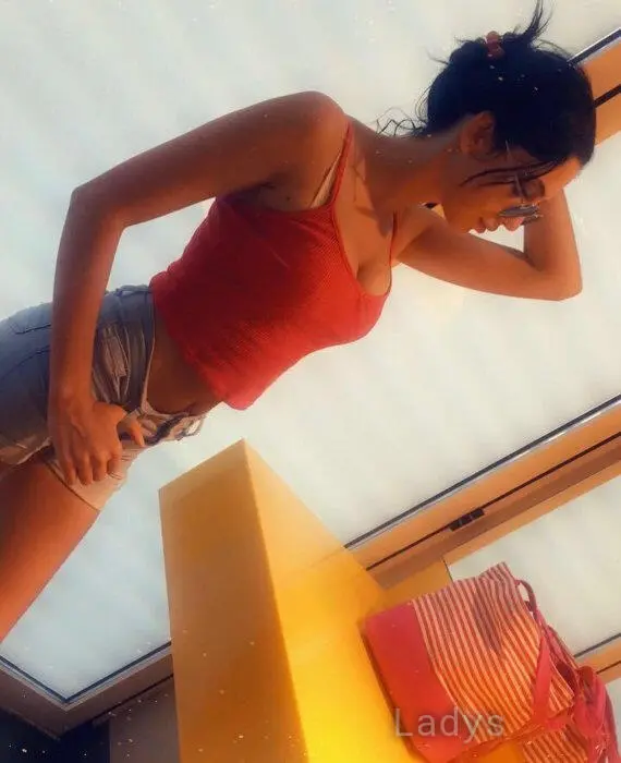 Arina, 23 years beautiful nude Baku escorts girl, height 170 sm, Weight 58 kg