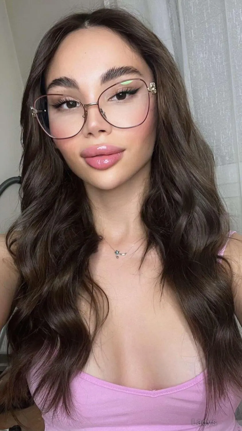 Naya, 21 years beautiful nude Baku escorts girl, height 165 sm, Weight kg. 