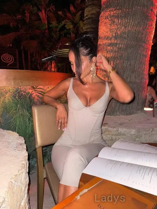 Seva, 30 years beautiful nude Baku escorts girl, height 170 sm, Weight 65 kg