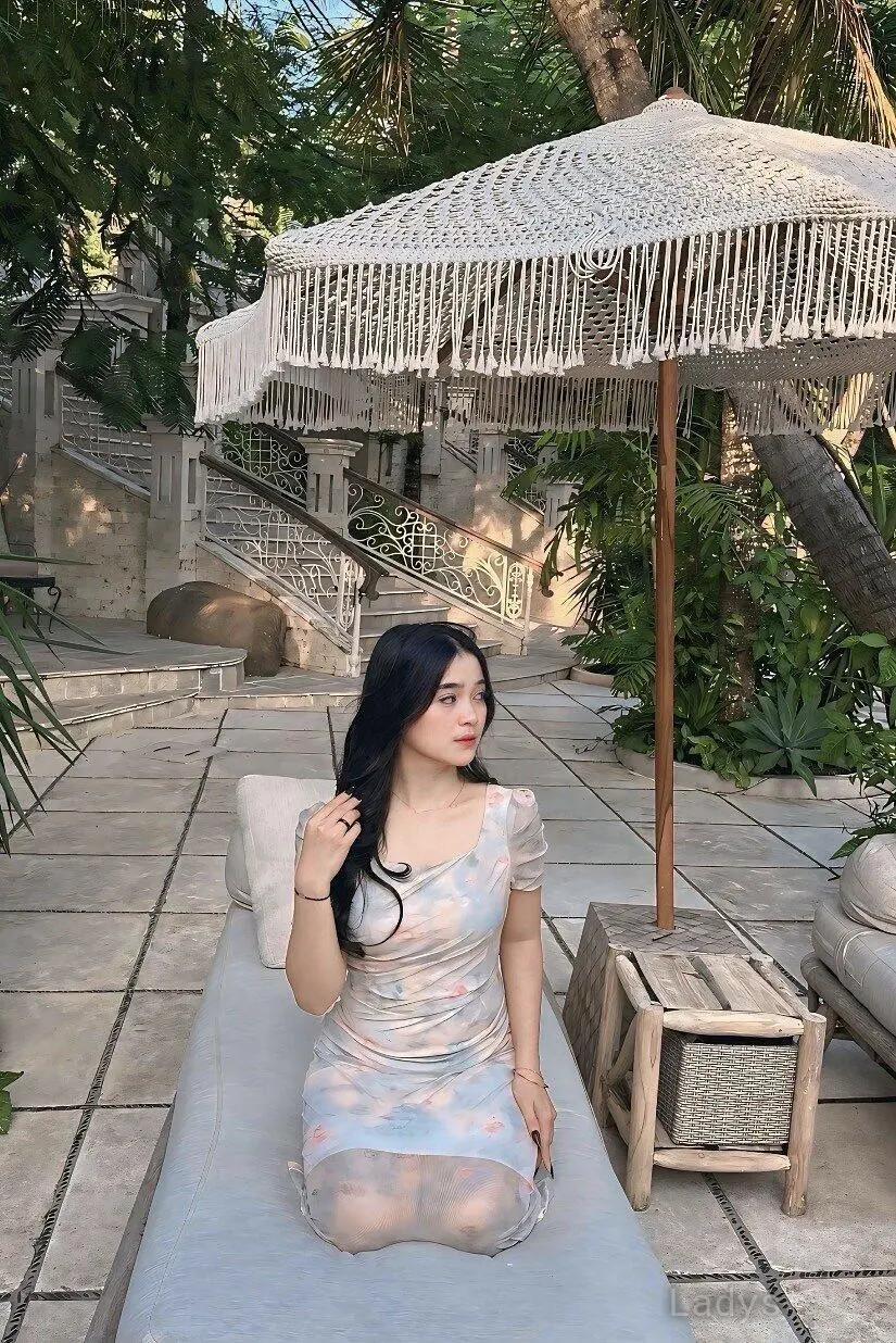 Amara, 20 years old Bali escort girl with big tits, height 165 sm, Weight  kg