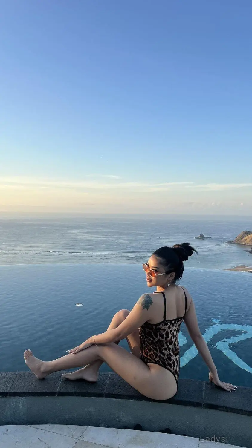 Archell, 24 years old Bali escort girl with big tits, height 170 sm, Weight  kg