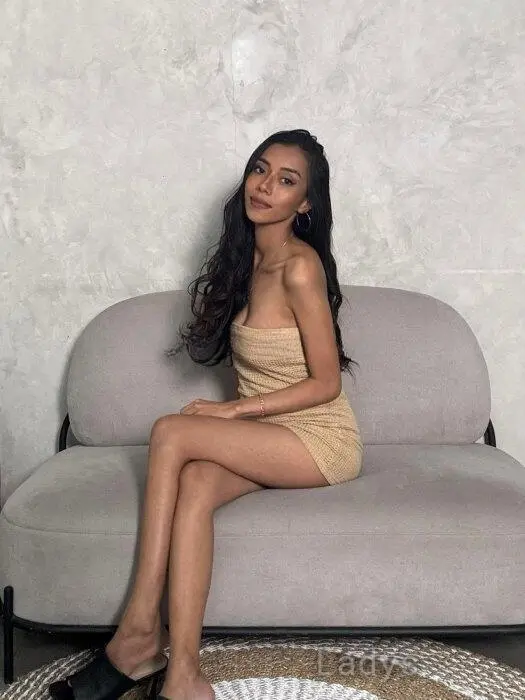 Callista, 26 years old Bali escort girl with big tits, height 155 sm, Weight 45 kg