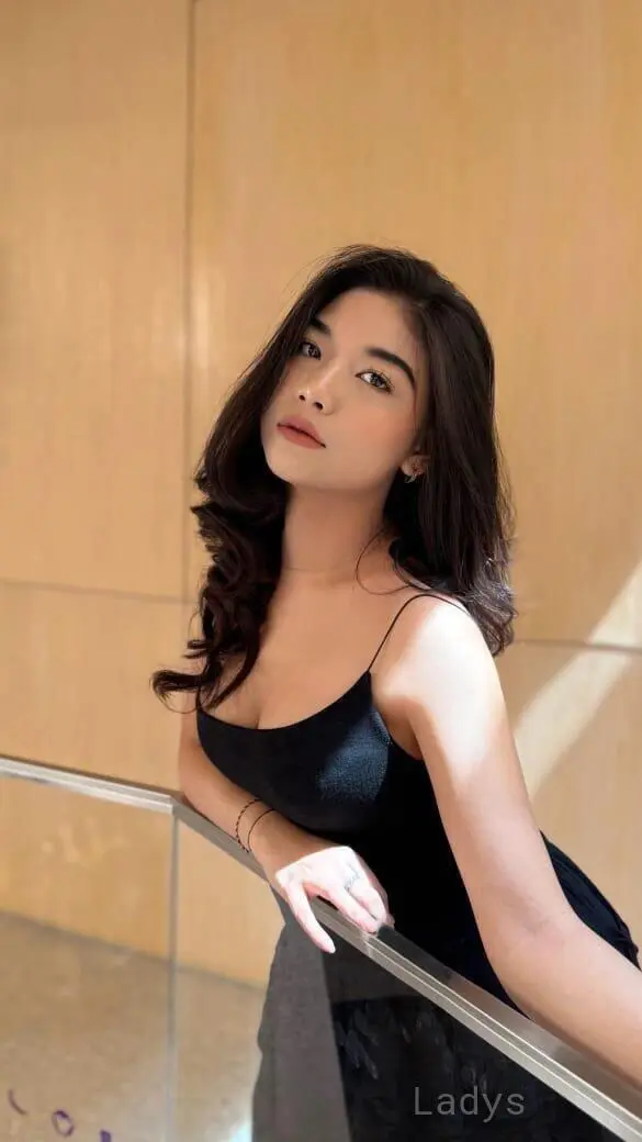 Chelsie, 21 years old Bali escort girl with big tits, height 167 sm, Weight  kg