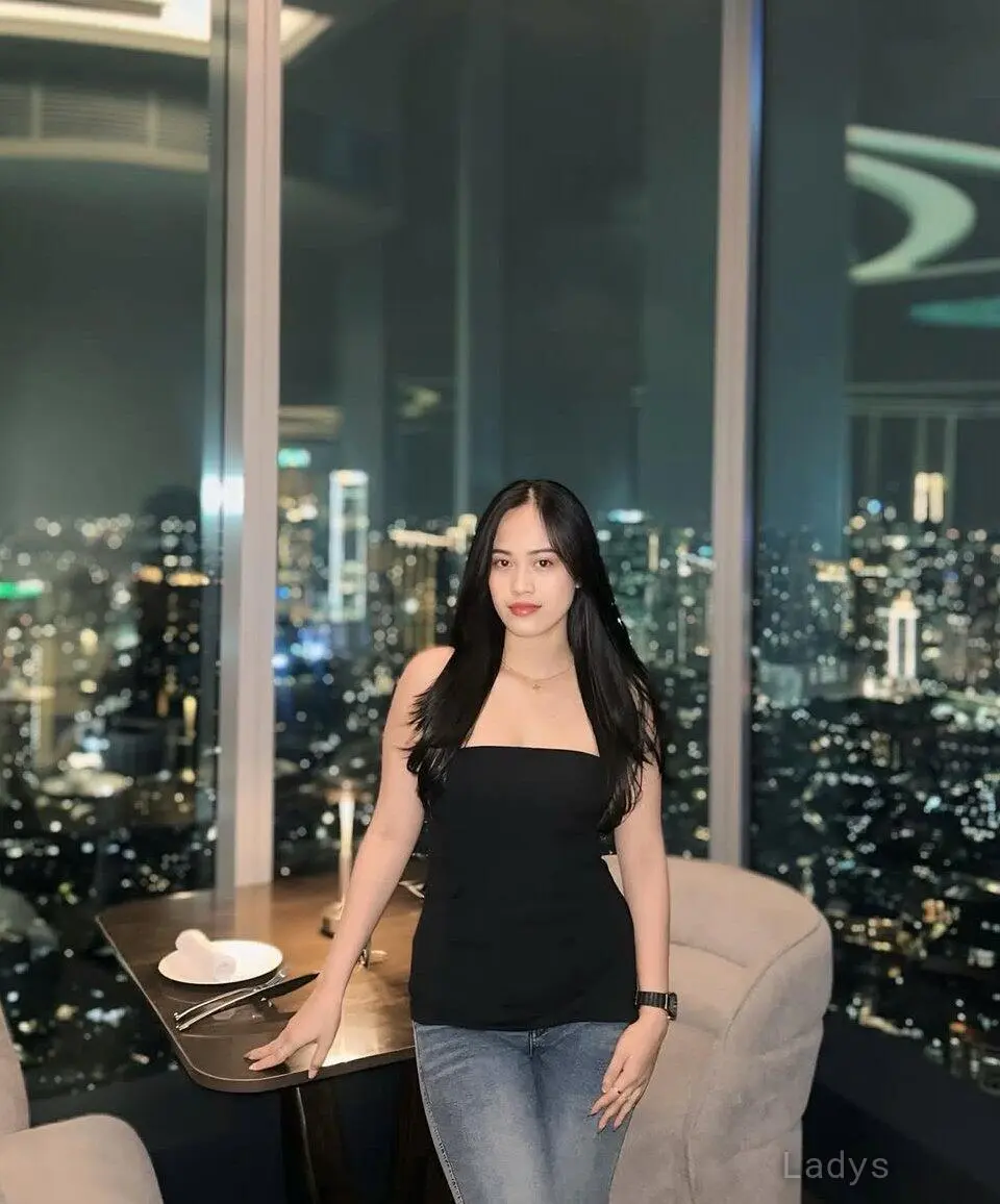 KARINA, 22 years old Bali escort girl with big tits, height 164 sm, Weight  kg