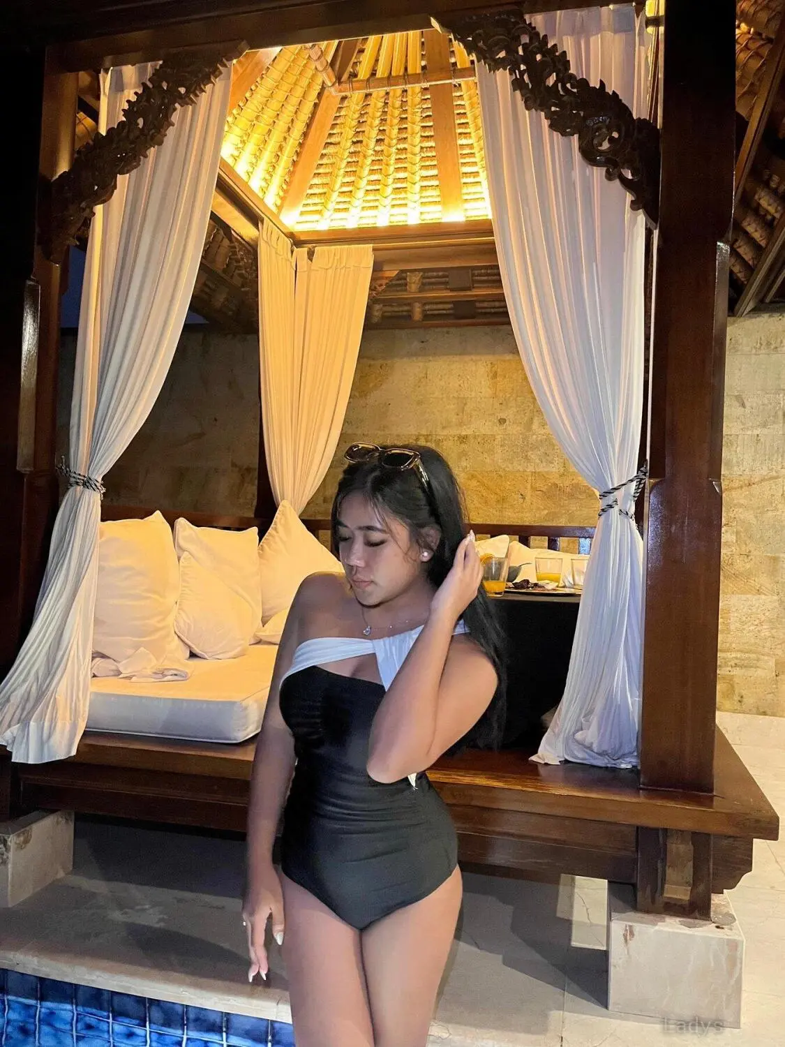 Mikhayla, 22 years old Bali escort girl with big tits, height 157 sm, Weight  kg