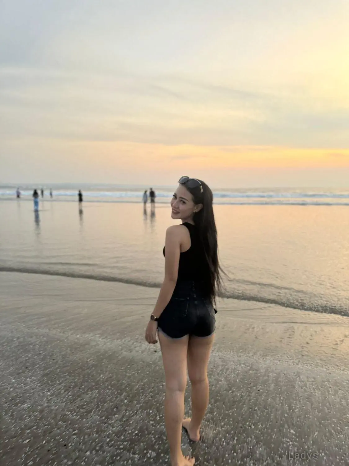 Mona, 25 years old Bali escort girl with big tits, height 155 sm, Weight  kg