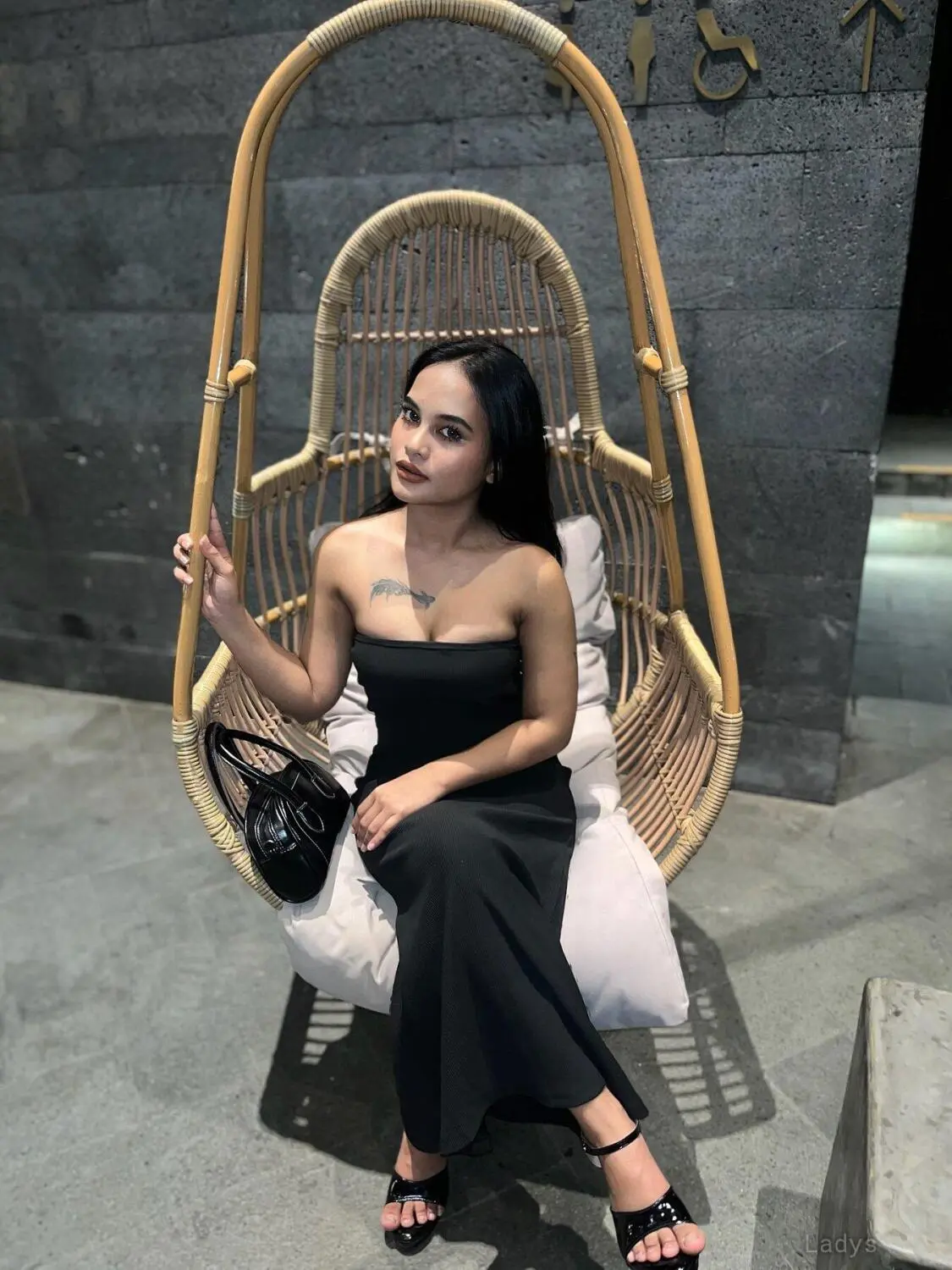 Nauraa,  years old Bali escort girl with big tits, height  sm, Weight  kg