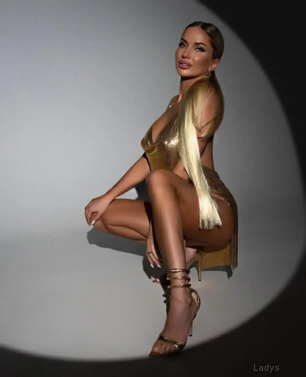 ROZA, 22 years old Bali escort girl with big tits, height 167 sm, Weight 42 kg