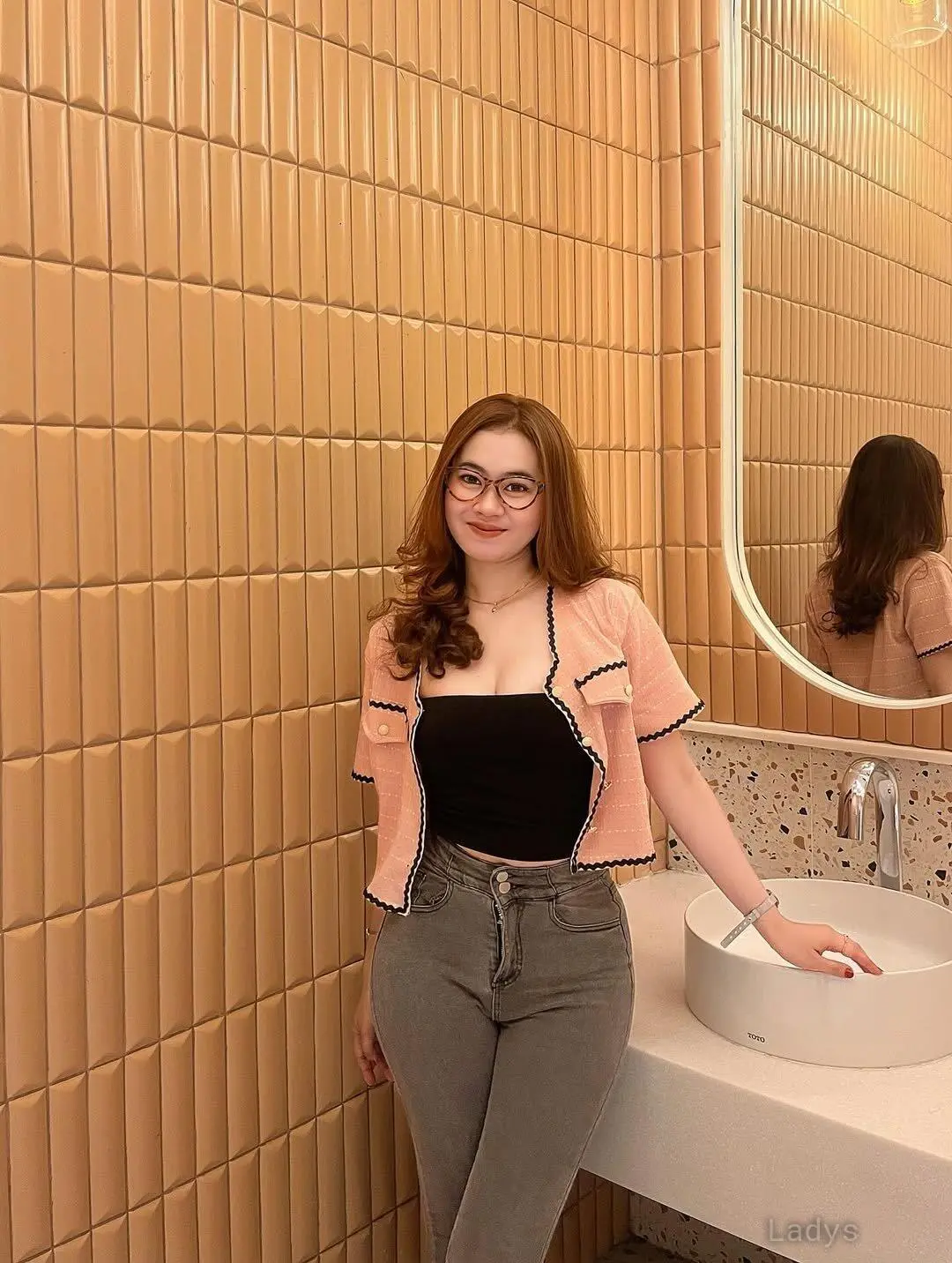 Sarahhh, 22 years old Bali escort girl with big tits, height 166 sm, Weight kg