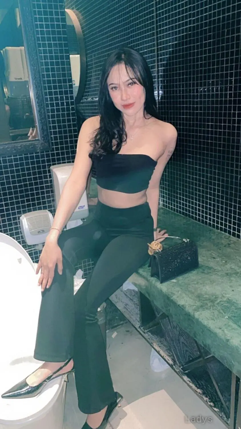 Sintya, 21 years old Bali escort girl with big tits, height 170 sm, Weight kg