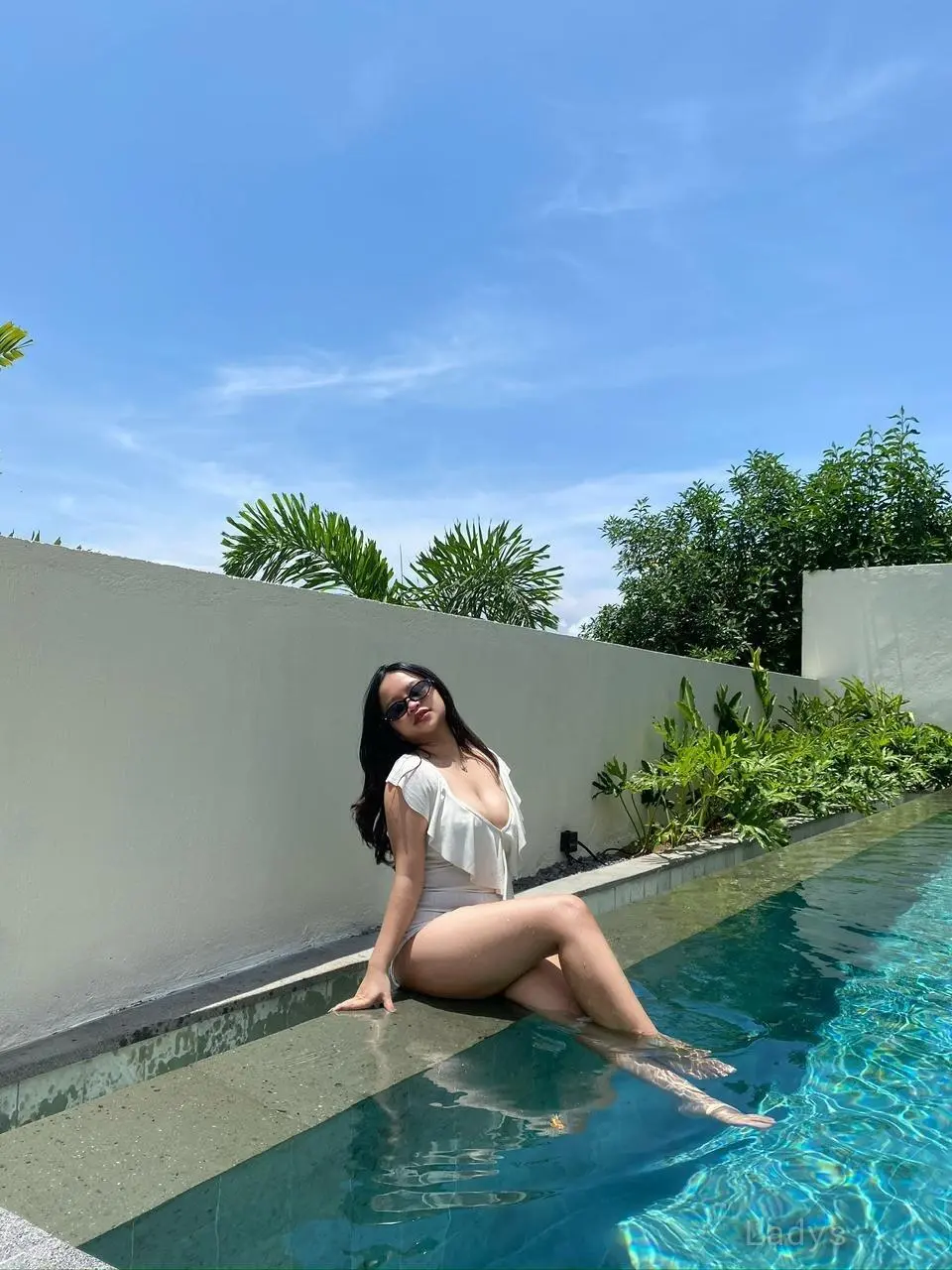 Vavaa, 21 years old Bali escort girl with big tits, height 157 sm, Weight  kg