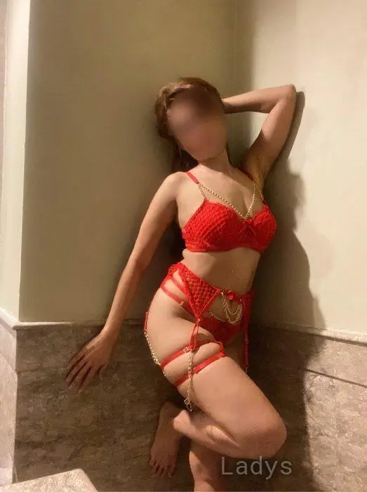 Amira, 28 years beautiful nude Bali escorts girl, height 165 sm, Weight 48 kg