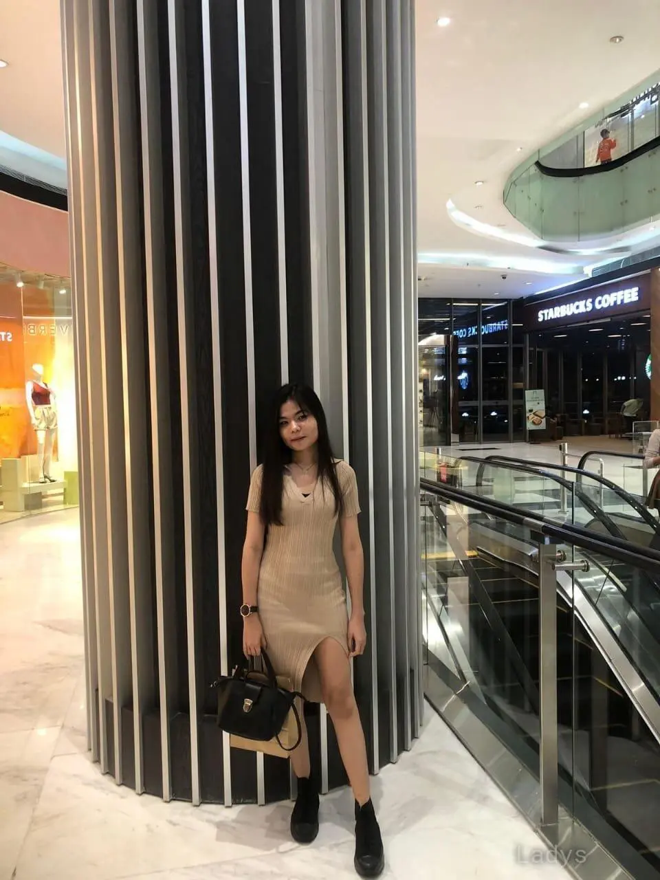 Amora, 21 years beautiful nude Bali escorts girl, height 165 sm, Weight  kg