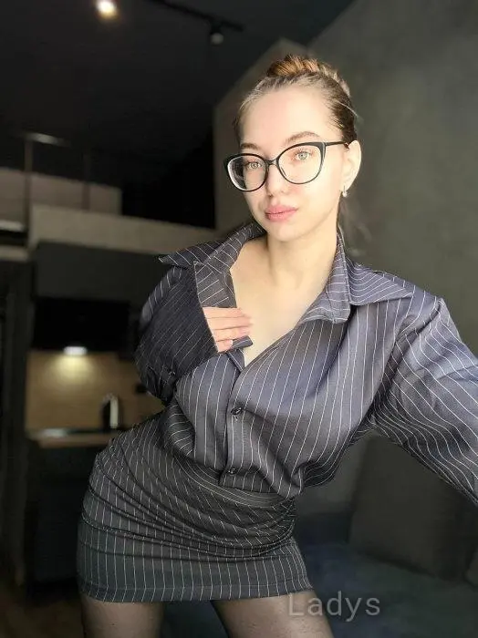 Arietta, 23 years beautiful nude Bali escorts girl, height 172 sm, Weight 53 kg