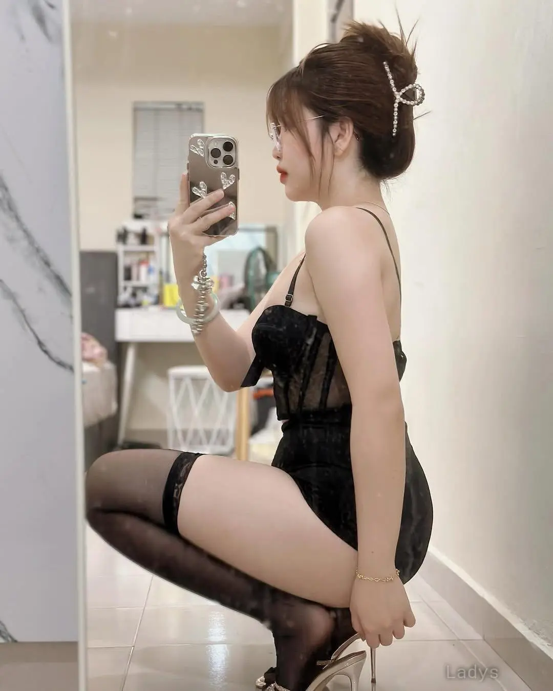 Bella, 22 years beautiful nude Bali escorts girl, height 168 sm, Weight  kg